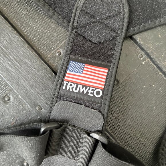 Truweo Posture Corrector For Men Or Women - Upper Back Brace Made in USA - Picture 5 of 6